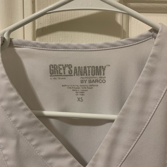 Greys anatomy scrub top - Picture 2 of 3